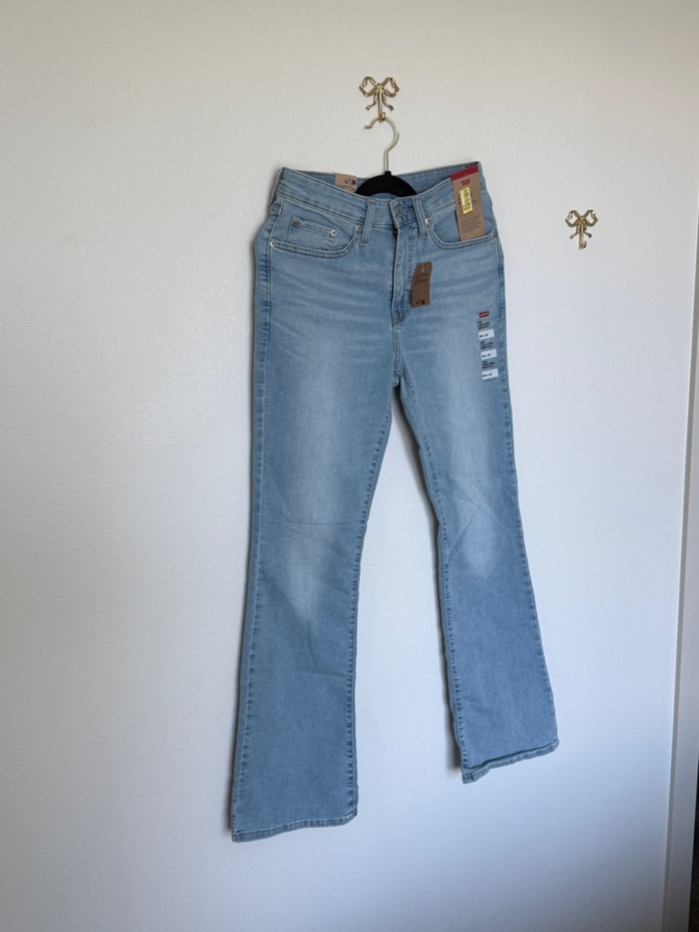 NWT 28x32 Levi's Women's 725 High Rise Bootcut Jeans - Picture 8 of 11